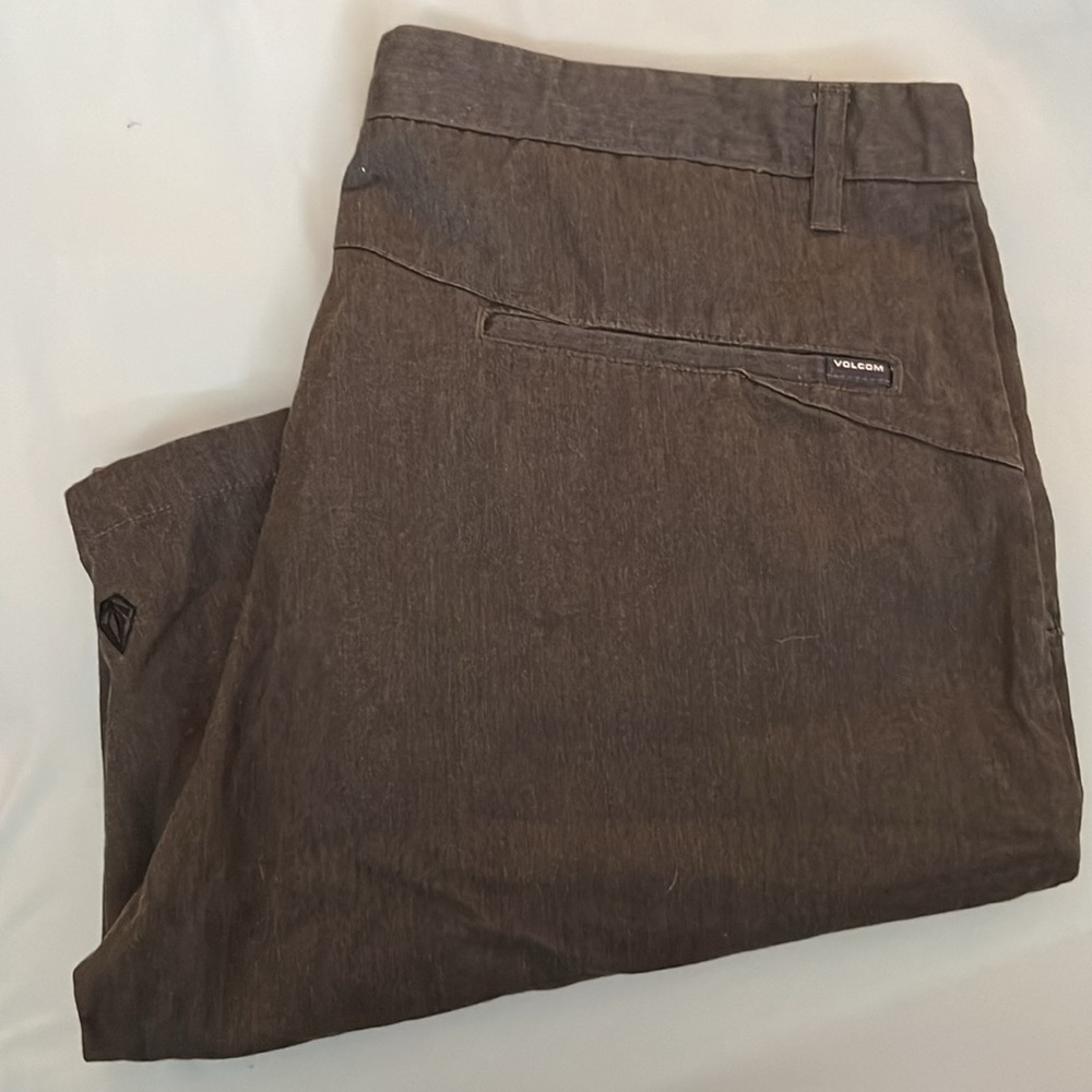 Men’s size 34 Volcom shorts, great condition